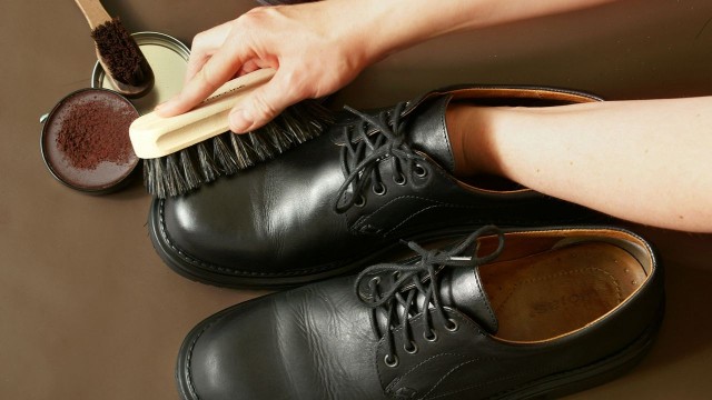 ​Как очистить обувь от разводов: предстоящим холодам посвящается