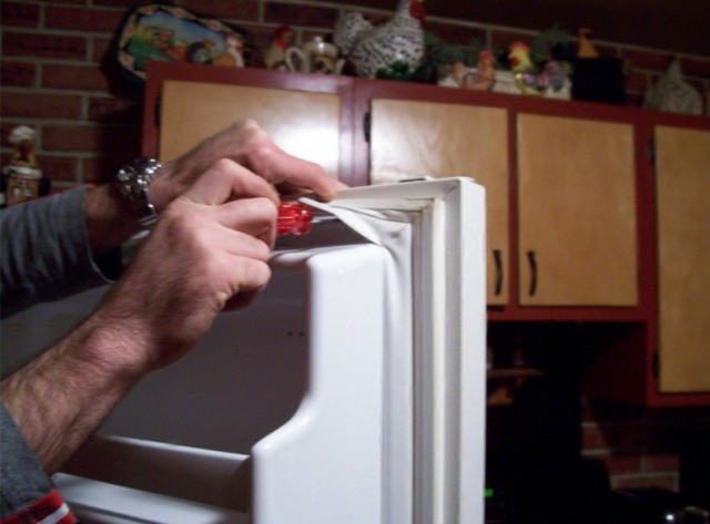 ​Как заменить резиновый уплотнитель в холодильнике