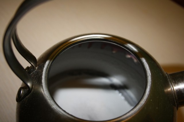 ​Как очистить чайник от накипи: 2 бюджетных и эффективных способа