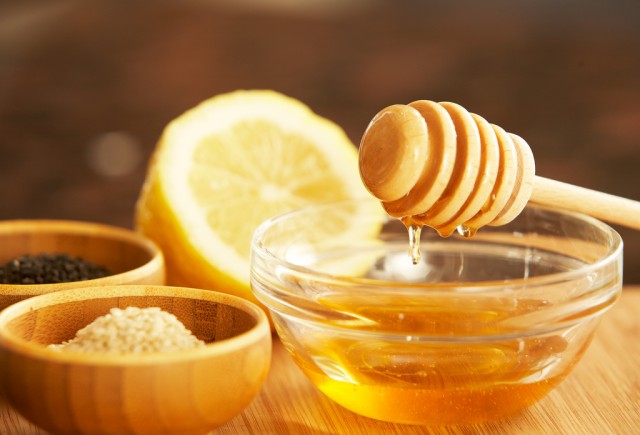 12 неочевидных способов применения мёда