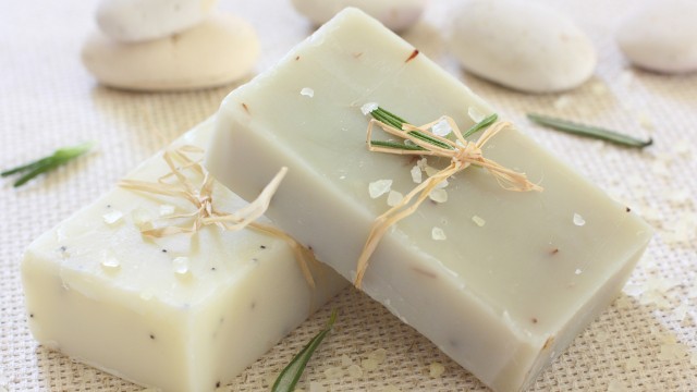 ​11 нестандартных способов использования мыла в быту