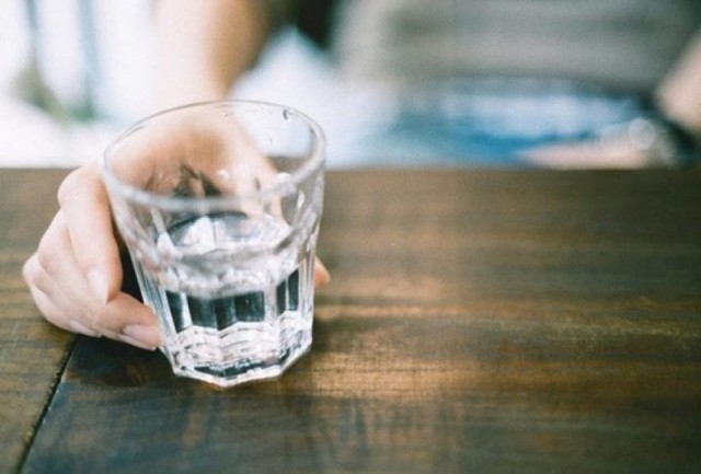12 способов использовать дешёвую водку в быту