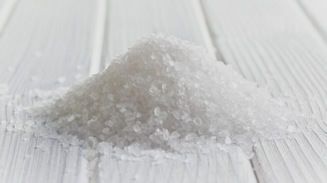 ​7 способов применения соли в быту