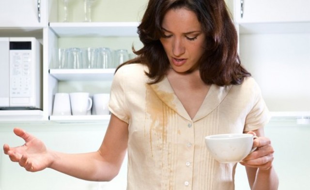 Как вывести пятно от кофе с одежды: 7 способов
