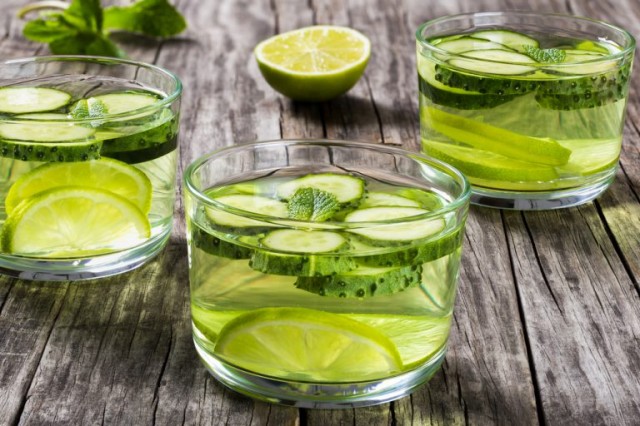 Рецепт вкусного витаминного напитка Вода Сасси