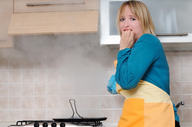 Как избавиться от запахов на кухне, если у вас нет вытяжки
