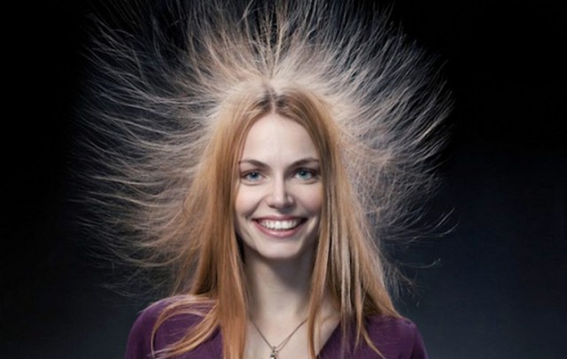 Как укротить электризующиеся волосы?
