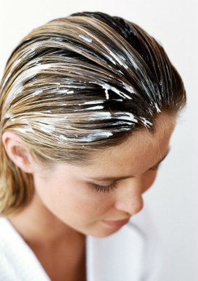 Как защитить кожу при окрашивании волос?