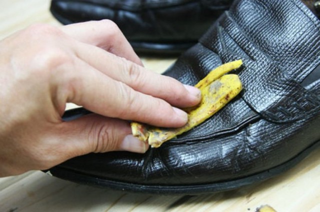 Как использовать банановые корки для обуви?