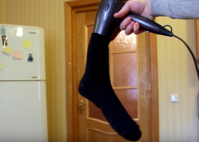 Экспресс-способ высушить носки!