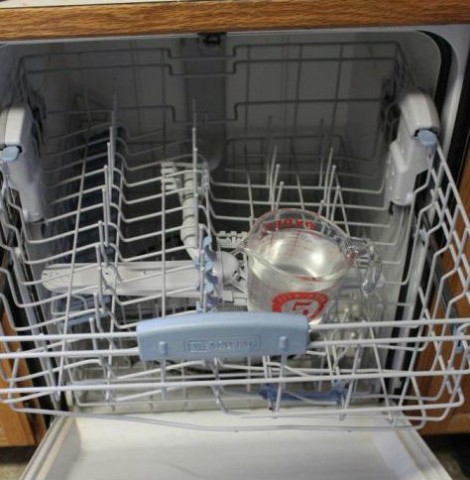 Как очистить посудомоечную машину?