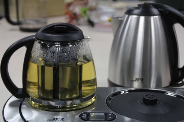 Как почистить электрический чайник от накипи?