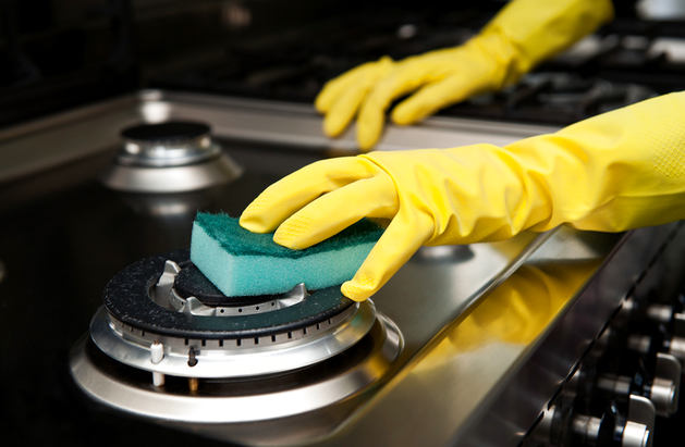 Как сохранять кухонную плиту чистой?