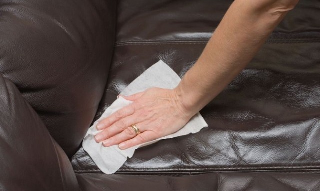 Как почистить кожаный диван?