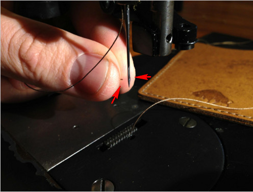 Как легко и просто вставить нить в игольное ушко швейной машины