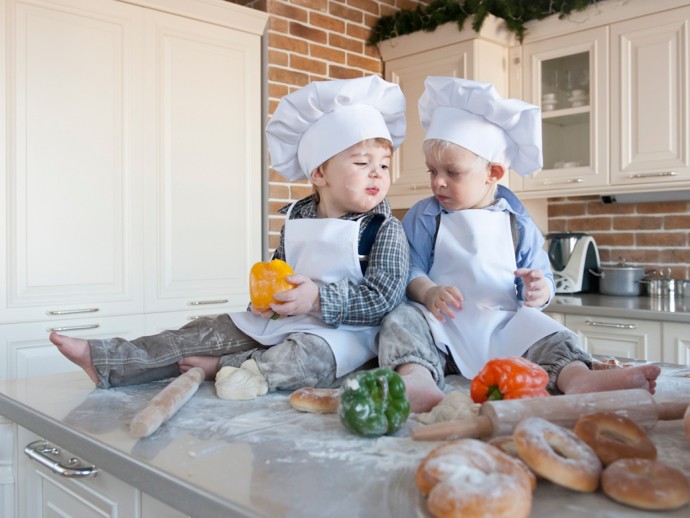 ​Чем занять ребенка, пока мама готовит