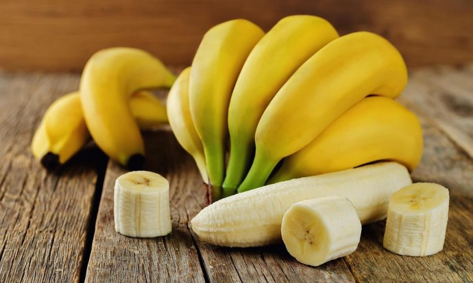 Опустите банан в кипяток