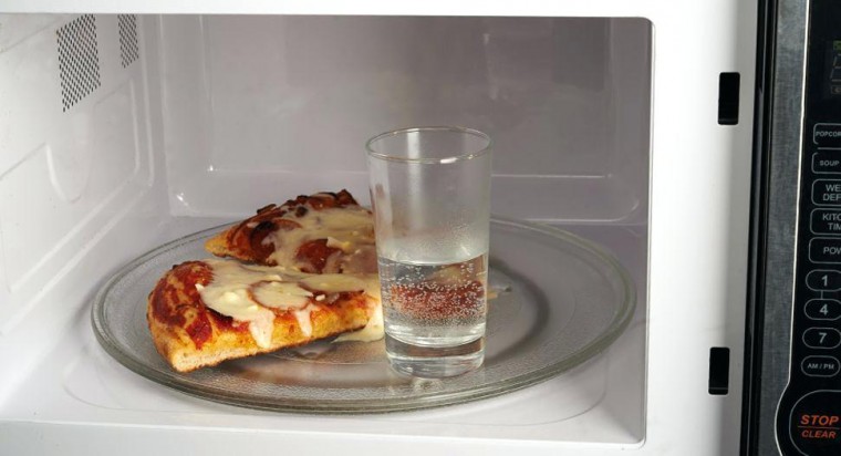 ​Как не превратить хлеб или пиццу в микроволновой печи в сухарь