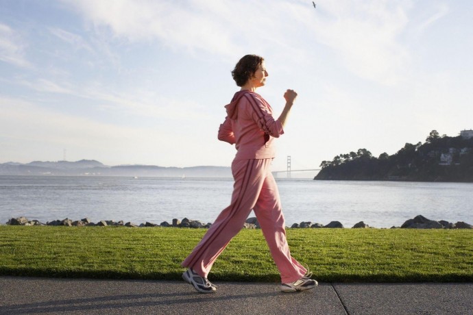 10 способов, которые помогут сжечь больше калорий во время ходьбы