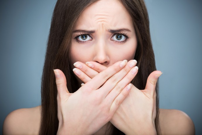 5 способов, которые помогут устранить неприятный запах изо рта