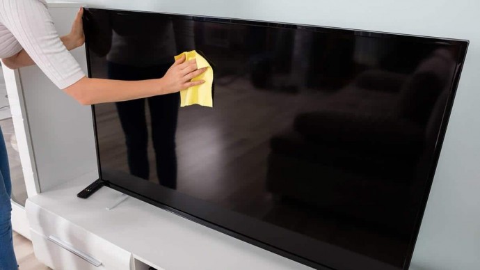 Как правильно протирать мониторы и экраны телевизоров от пыли