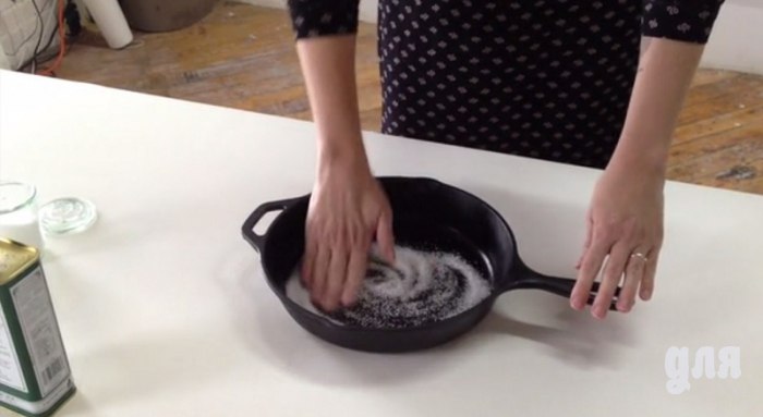 ​Как легко и быстро очистить чугунную сковороду