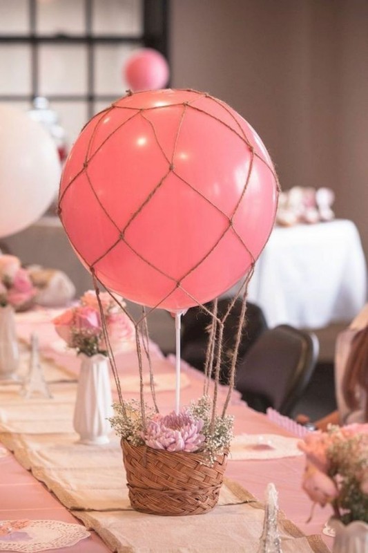 ​Как бюджетно украсить праздничный стол с помощью воздушных шариков
