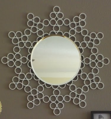 Декорирование зеркала при помощи металлопластиковых труб