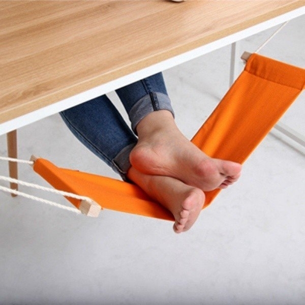 Гамак для ног под рабочим столом