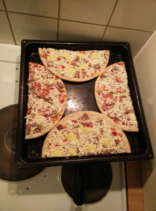 Как приготовить 2 пиццы на одном подносе
