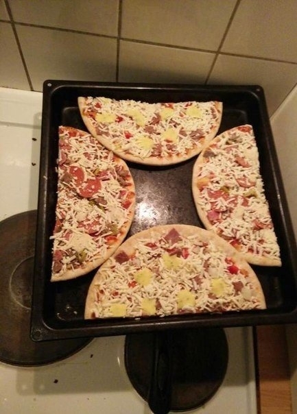 Как приготовить 2 пиццы за раз.