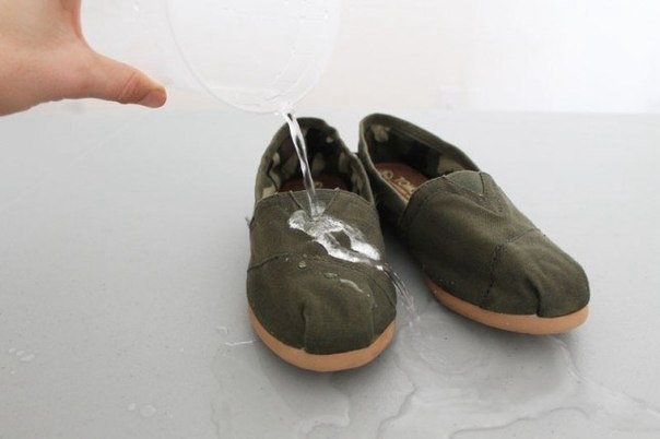 Как сделать свою обувь непромокаемой.