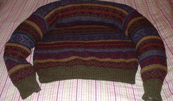 Кроватка для кошки из старого свитера