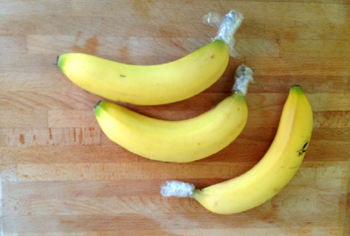 Если обернуть ножки бананов пищевой пленкой