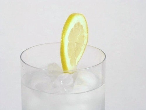 Зачем пить утром воду с лимоном
