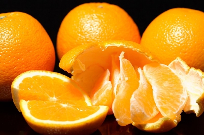 Как выводятся пятна от апельсинов и других цитрусовых