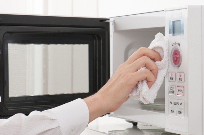 Легкий способ очистить микроволновую печь