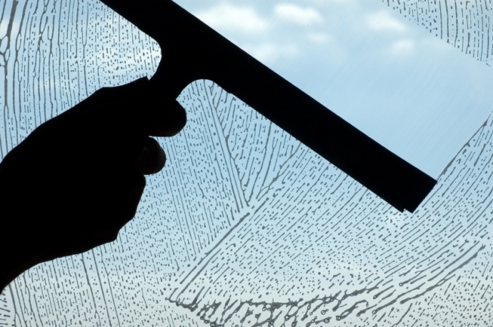 8 способов эффективно очистить окна