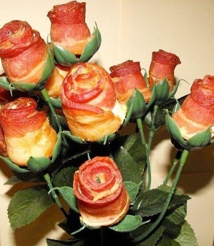 Как сделать розы из бекона. Порадуйте мужа :)
