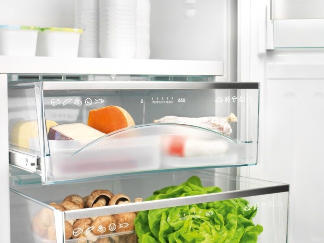 Какие продукты нужно хранить в холодильнике, а какие — нет?