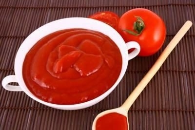 Для предохранения открытой томатной пасты от плесени
