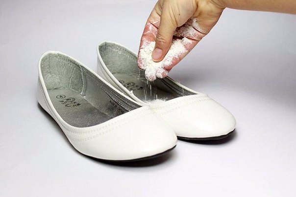 7 способов избавить обувь от неприятного запаха