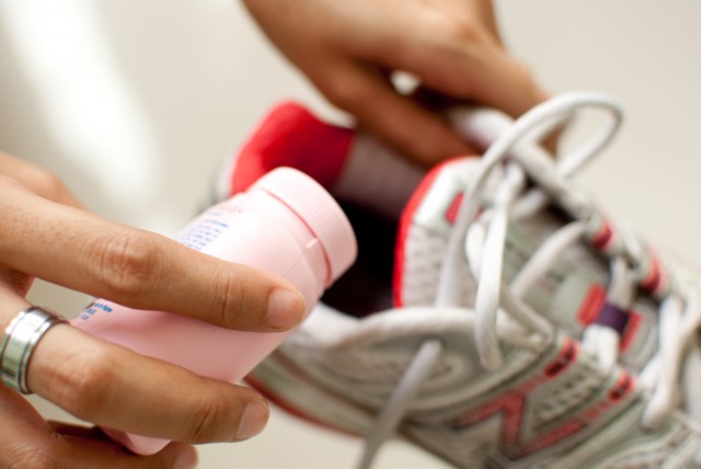 ​Как избавить обувь от неприятного запаха. 7 проверенных советов