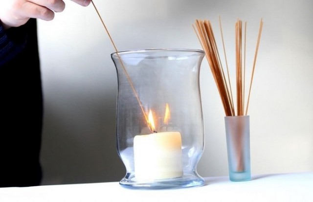 ​И прагматикам, и романтикам: 14 полезных лайфхаков со свечами