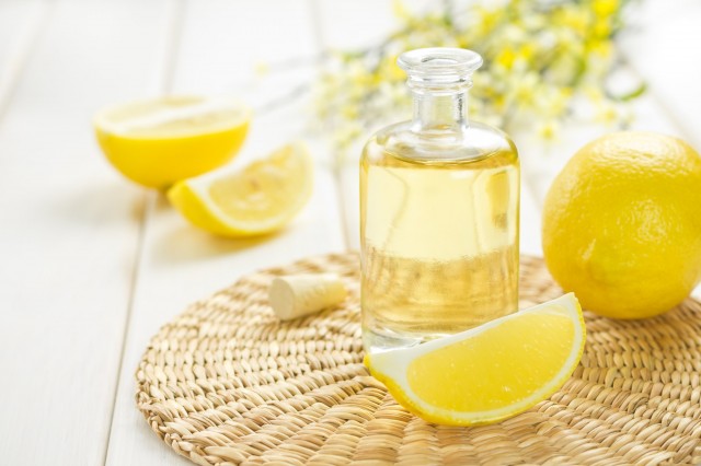 15 вариантов применения лимонного эфирного масла