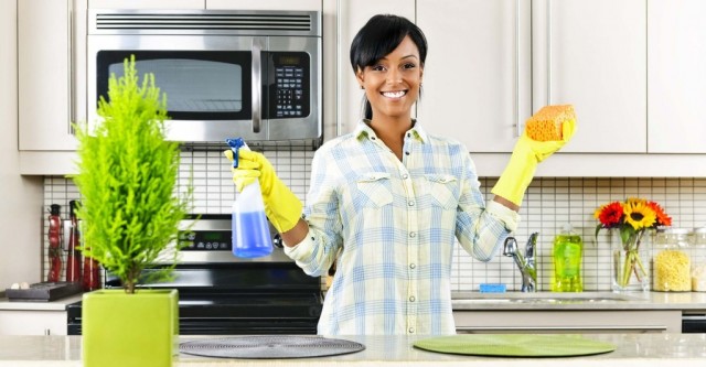 ​10 умных советов о том, как убрать дом перед приходом гостей