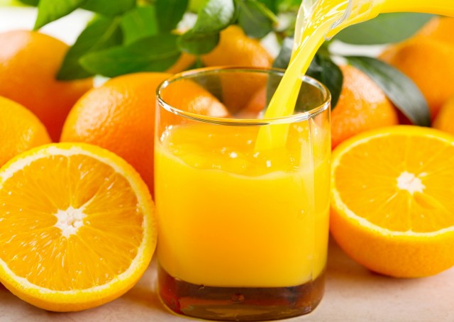 Натуральный сок прямо из апельсина