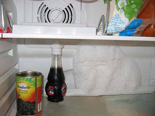 Как легко удалить лед с холодильника?