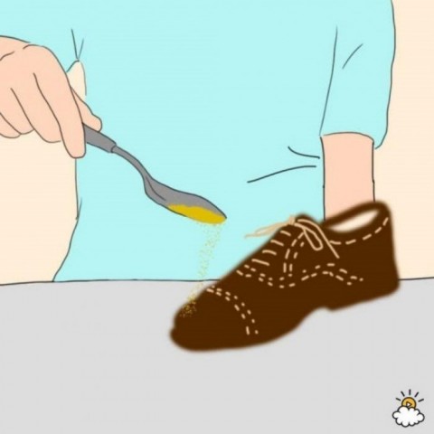 Как удалить сальные пятна с замшевой обуви?