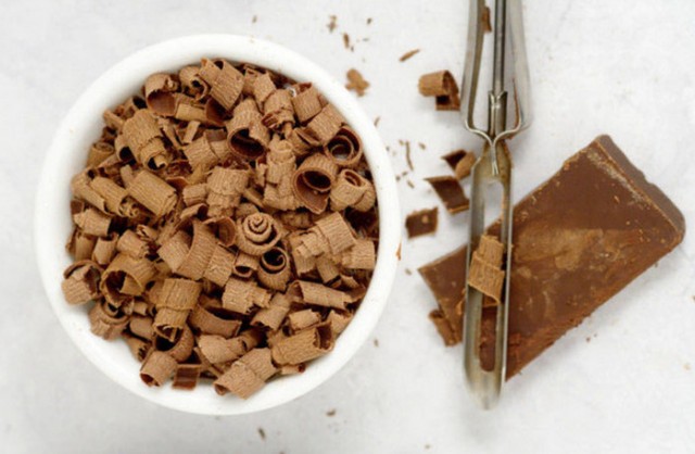 Как сделать красивую шоколадную стружку?